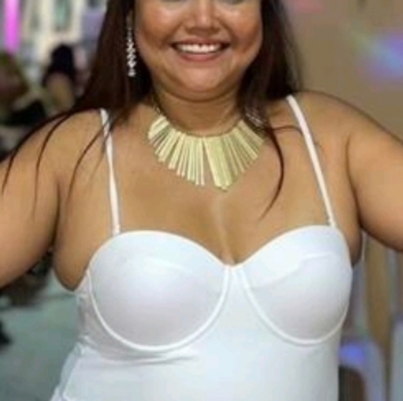 Elegant Gold Necklace - Picture 6 of 9